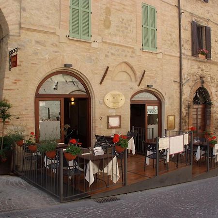 Oro Rosso Hotel Ristorante モンテファルコ エクステリア 写真