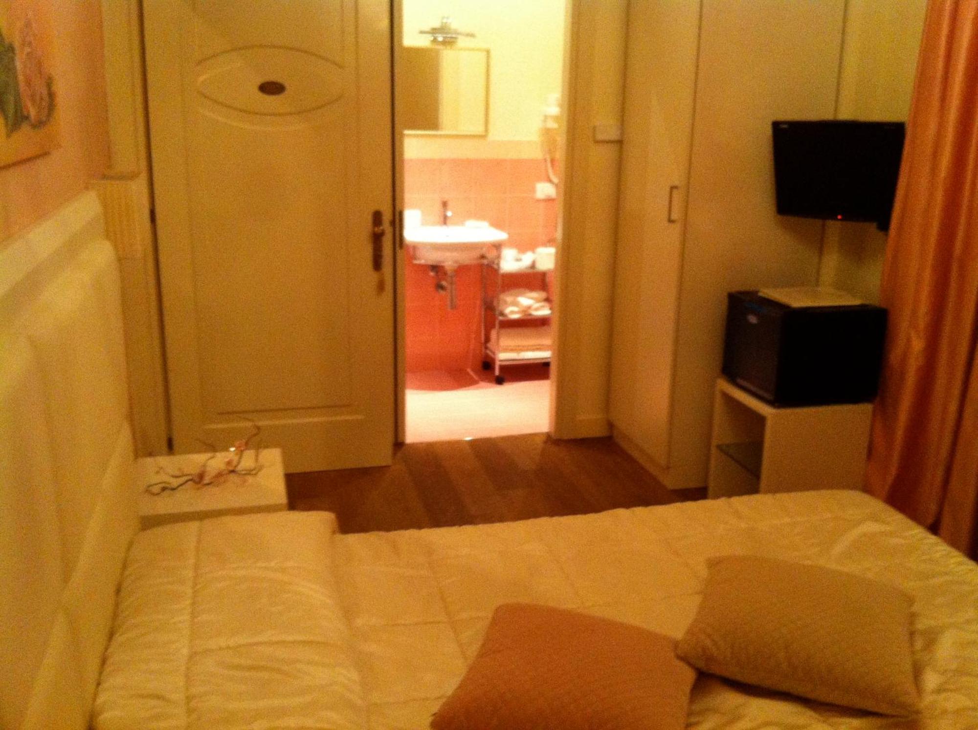 Oro Rosso Hotel Ristorante モンテファルコ エクステリア 写真
