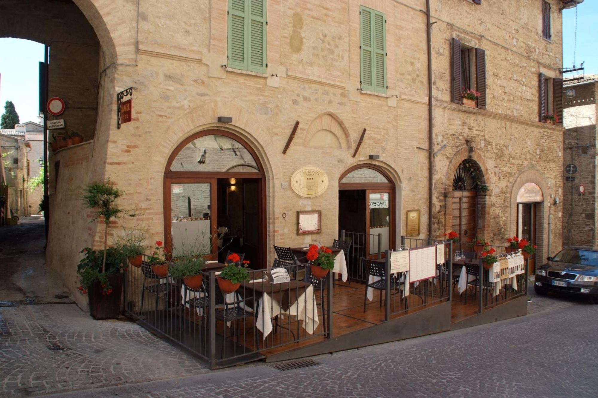Oro Rosso Hotel Ristorante モンテファルコ エクステリア 写真