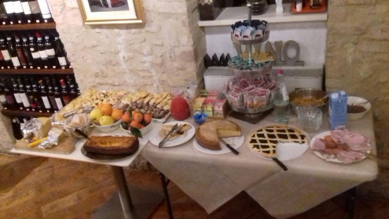 Oro Rosso Hotel Ristorante モンテファルコ エクステリア 写真